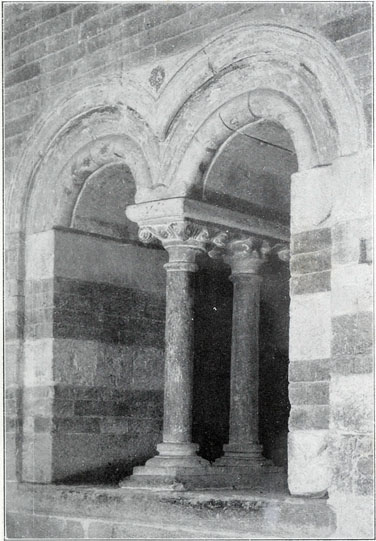 Bifora del chiostro